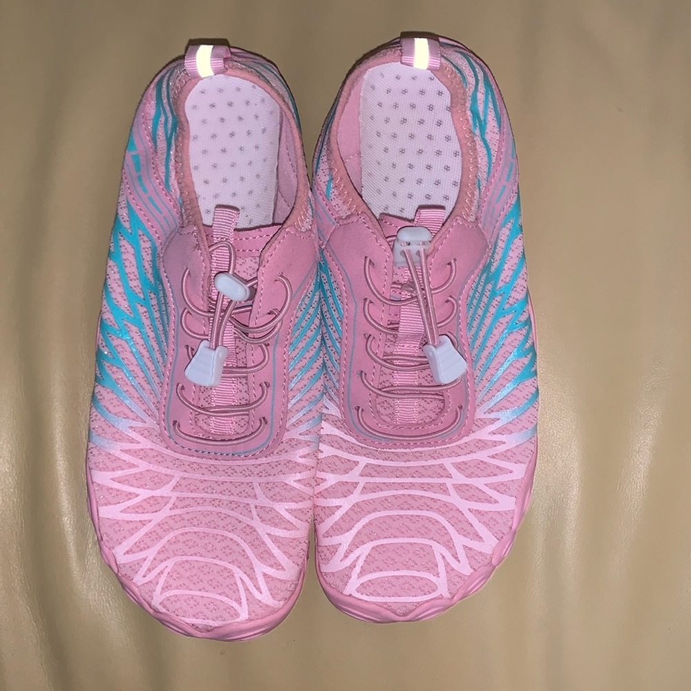 NWOT- Hike breathable minimalist sneakers